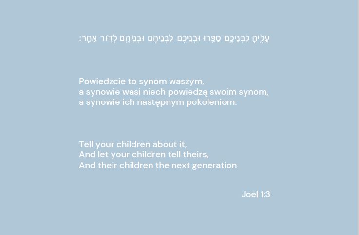 Grafika z cytatem w języku hebrajskim, polskim i angielskim "Powiedzcie to synom waszym, a synowie ich następnym pokoleniom. Joel 1:3"