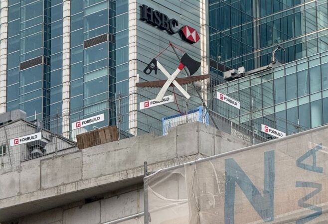 Wiecha na budynku administracyjnym przyszłej siedziby Muzeum Getta Warszawskiego.